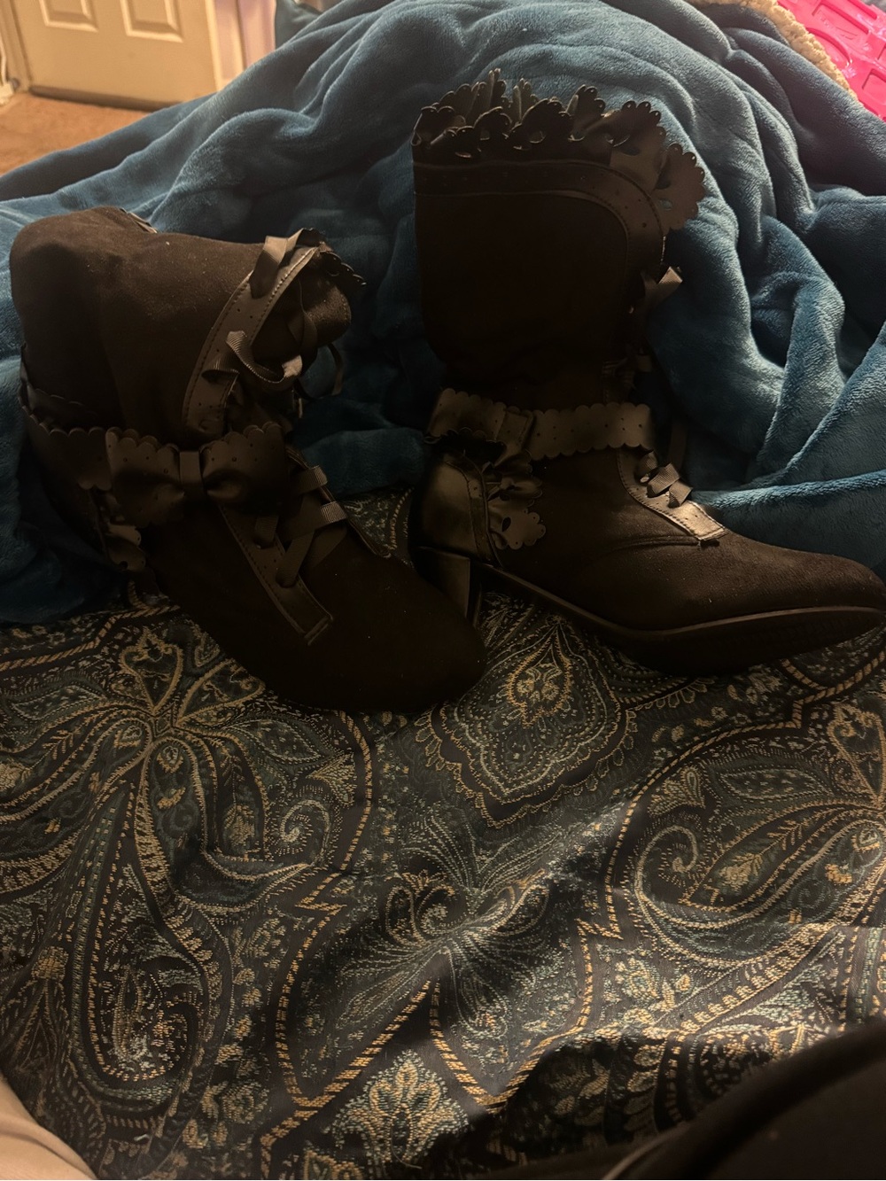 Lace-Up Scalloped Ankle Boots - Black